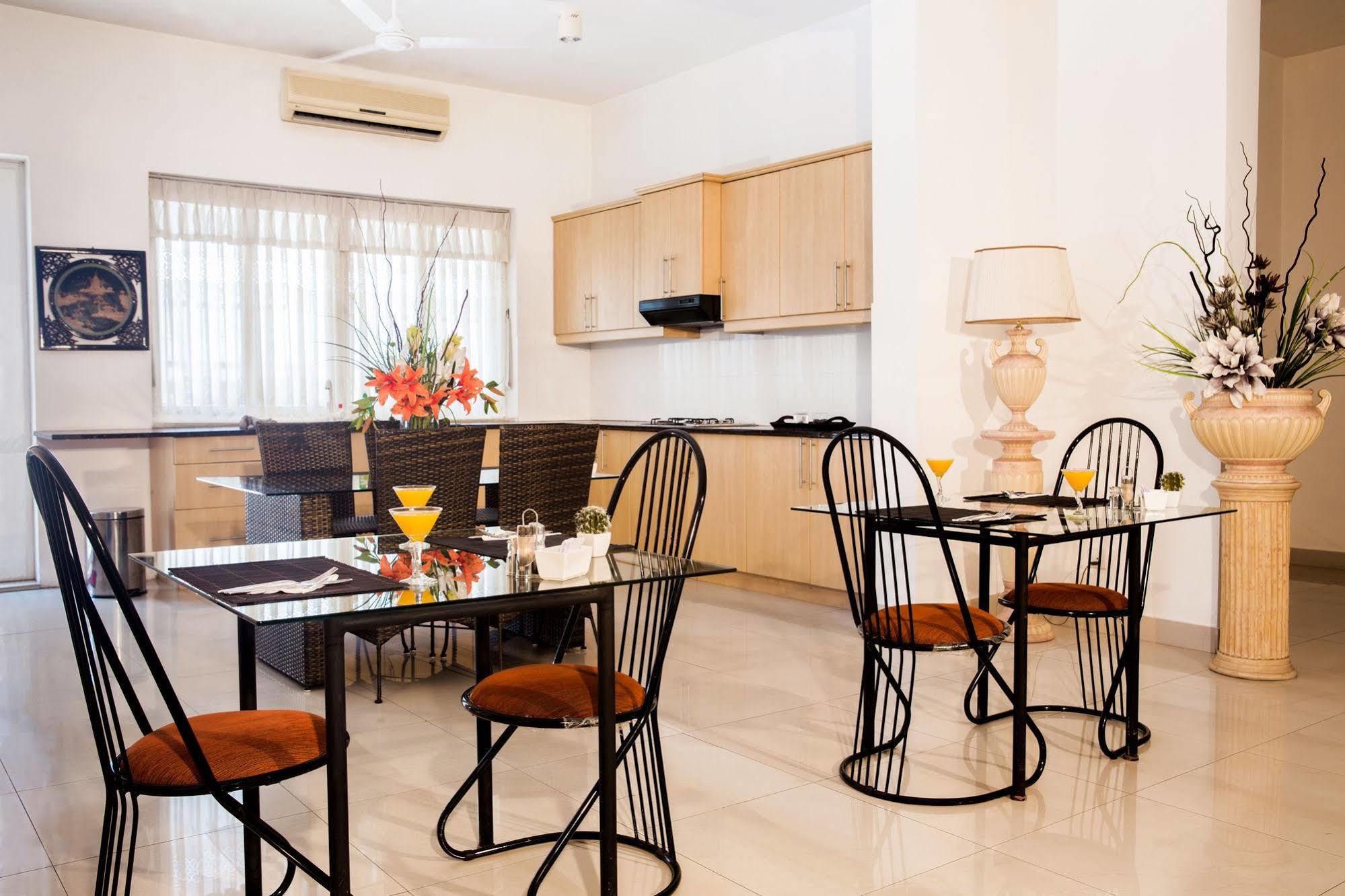 Whitehouse Residencies Bed & Breakfast โคลอมโบ ภายนอก รูปภาพ